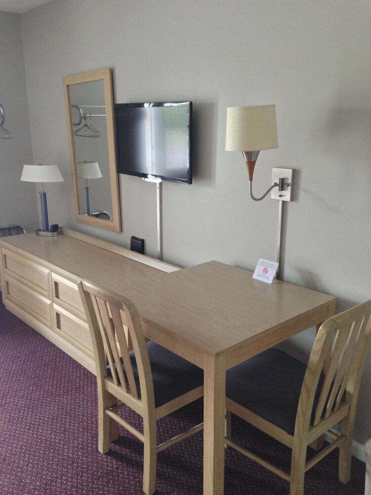Motel Travelers Inn And Suites
