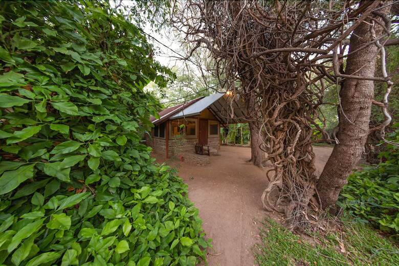 Posada Kunene River Lodge