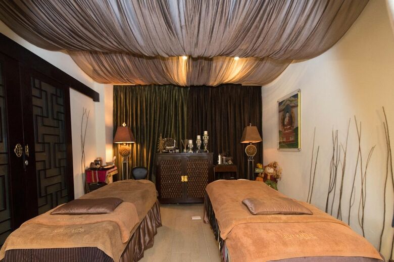 Hotel Silvermine Beach Resort