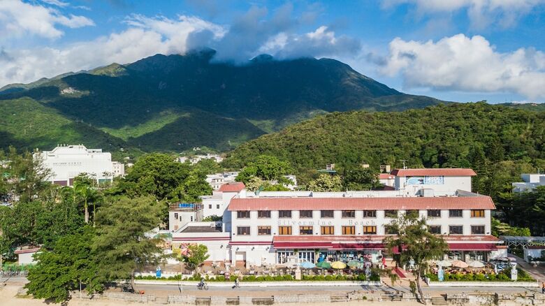 Hotel Silvermine Beach Resort