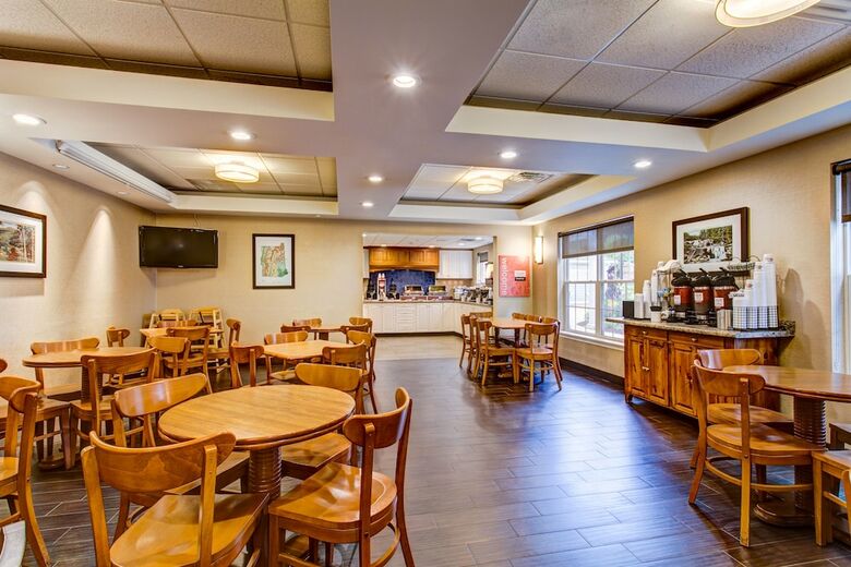 Hotel Comfort Inn & Suites