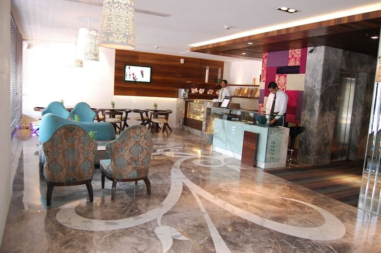 Maya Hotel