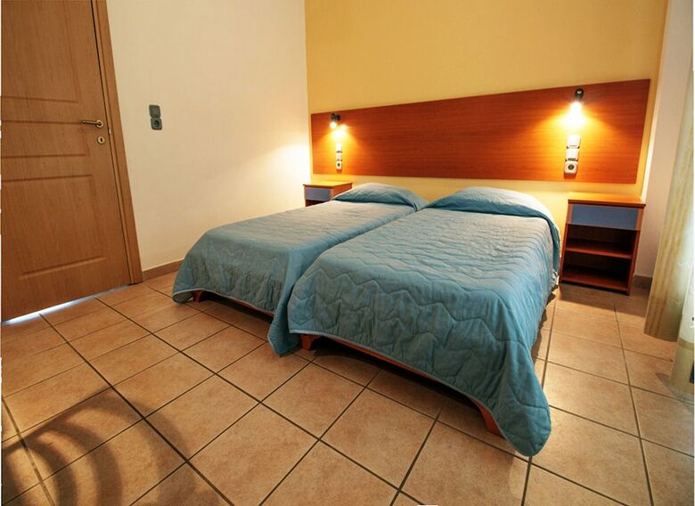 Nireas Studios & Apartments