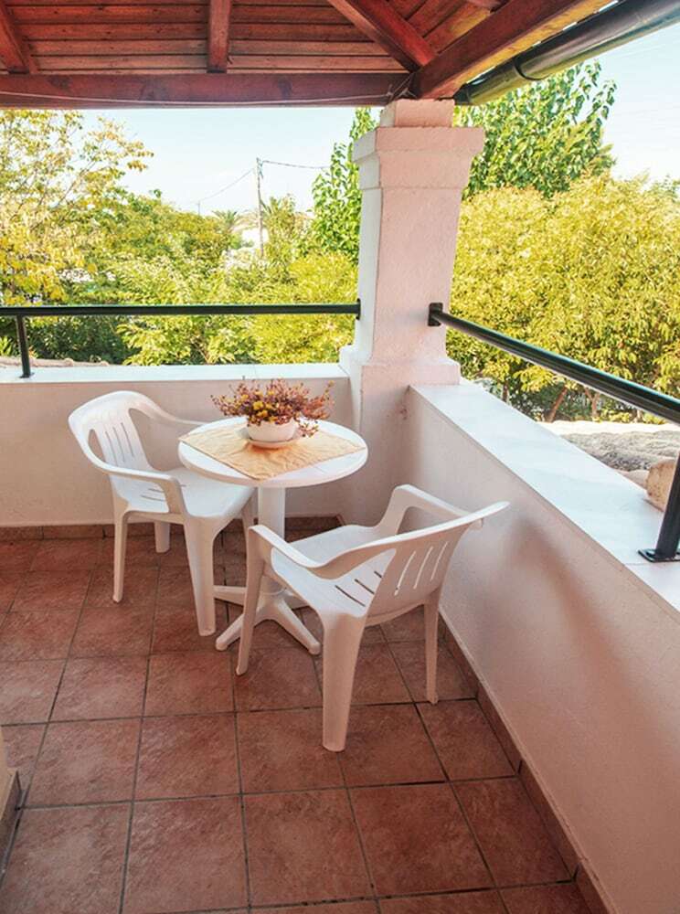 Nireas Studios & Apartments