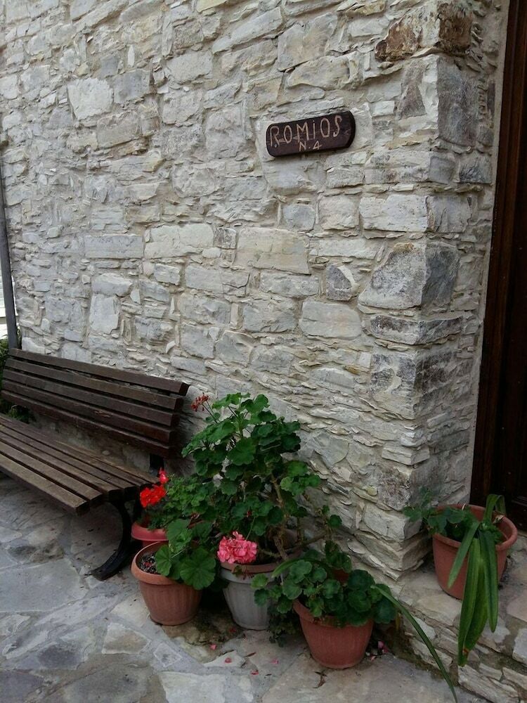 Romios Holiday Apartments