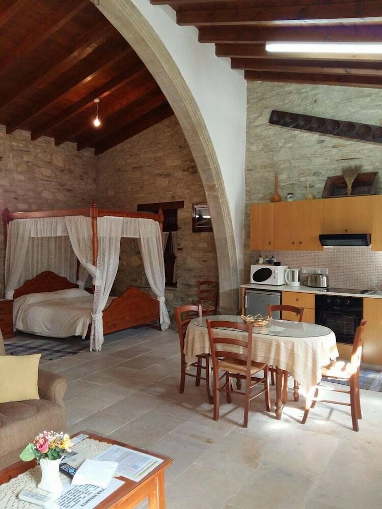 Romios Holiday Apartments