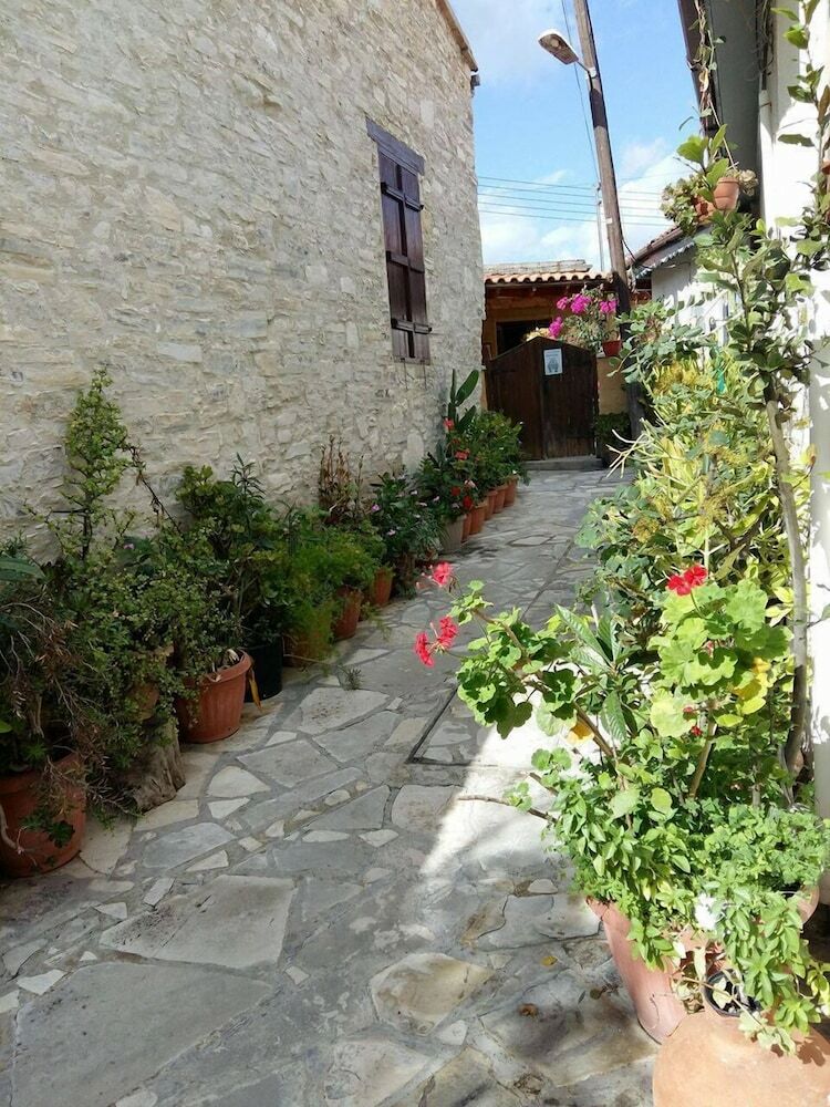 Romios Holiday Apartments