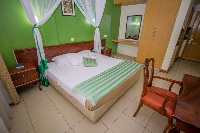 Holiday Express Hotel