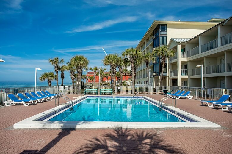 Hotel Bikini Beach Resort