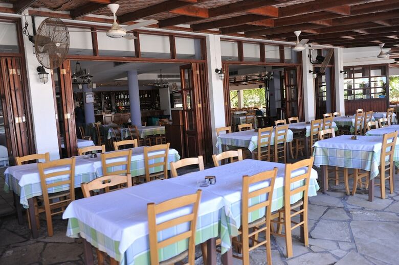 Aparthotel Captain Karas Holiday Apartments