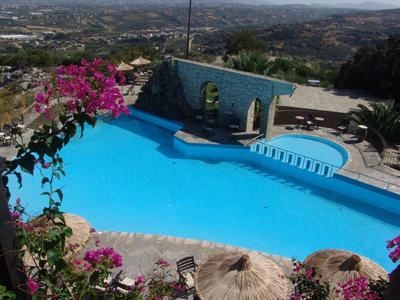 Hotel Arolithos Traditional Cretan Village
