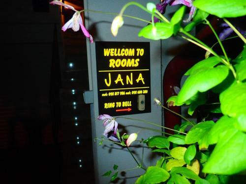Hostal Rooms Jana