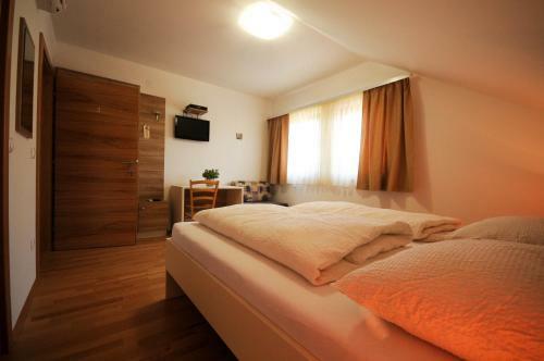 Hostal Rooms Jana