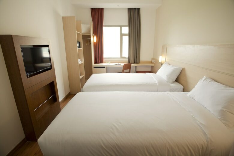 Hotel Ibis Saigon South