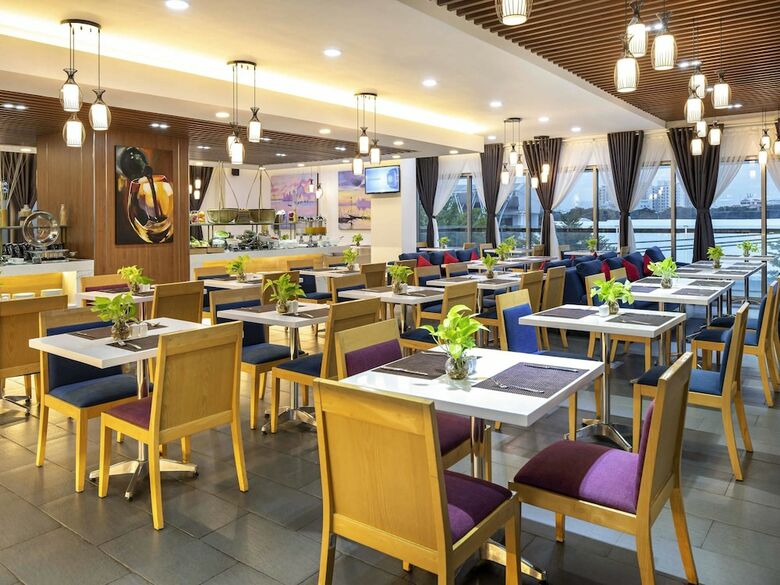 Hotel Ibis Saigon South