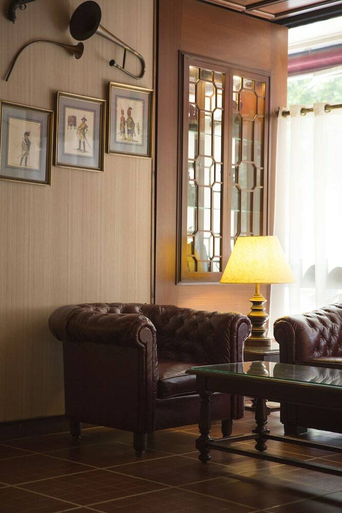 Mayflower Hotel