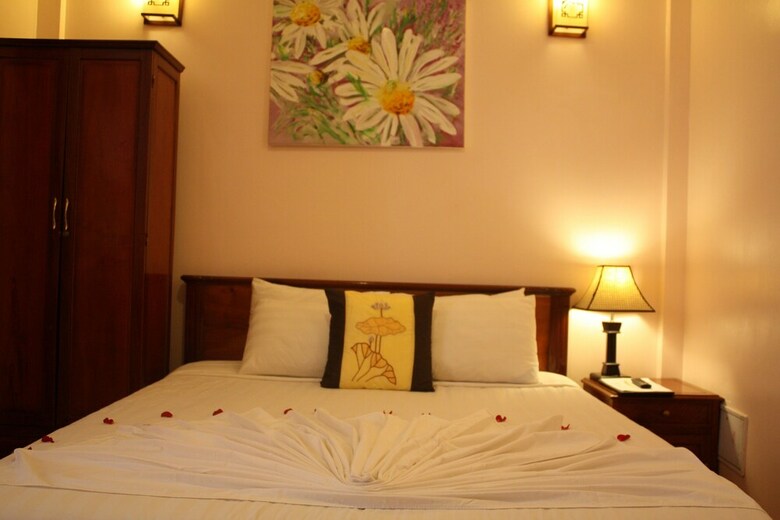 Holiday Diamond Hotel
