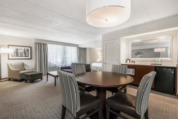 Hotel Holiday Inn Select University Center