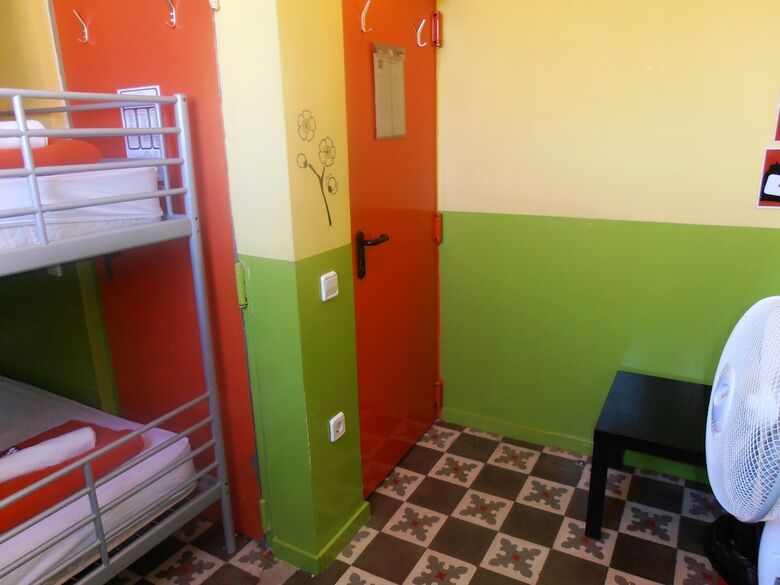 Hostal Feetup Garden House Hostel Barcelona