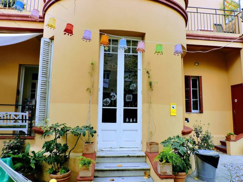 Hostal Feetup Garden House Hostel Barcelona