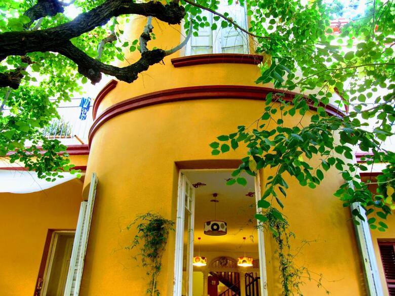 Hostal Feetup Garden House Hostel Barcelona