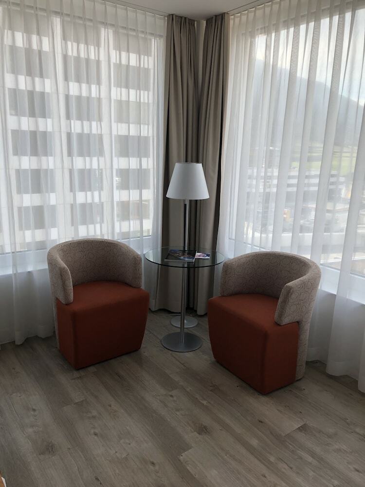 City West Hotel & Restaurant