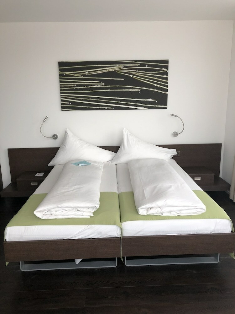City West Hotel & Restaurant