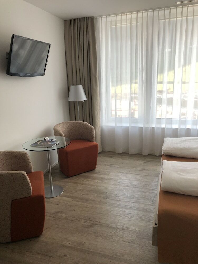 City West Hotel & Restaurant