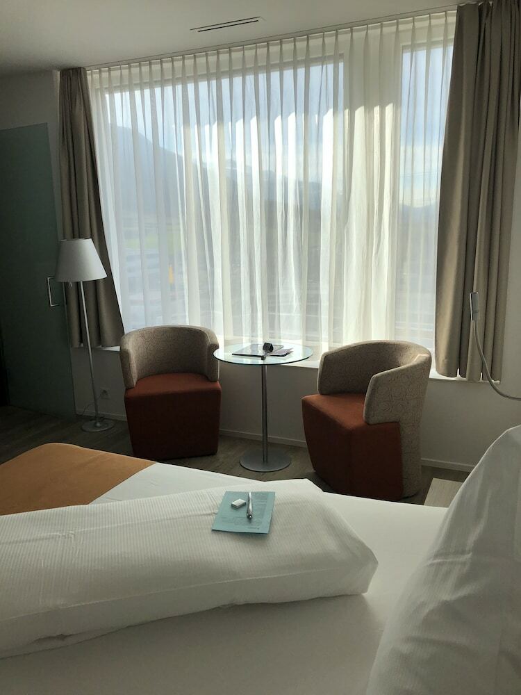 City West Hotel & Restaurant