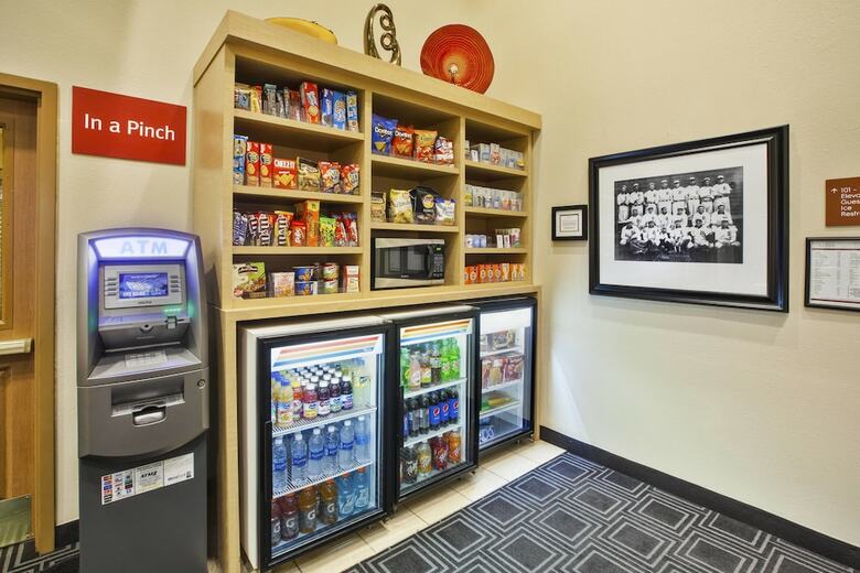 Hotel Towneplace Suites By Marriott Detroit Dearborn