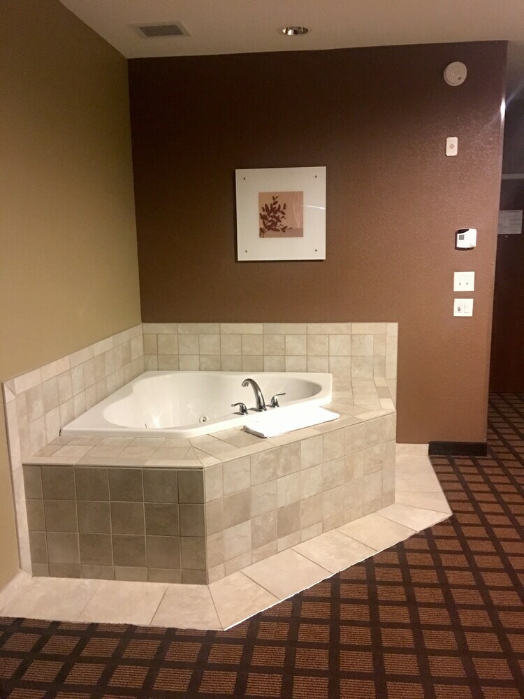 Hotel Microtel Inn And Suites Minot