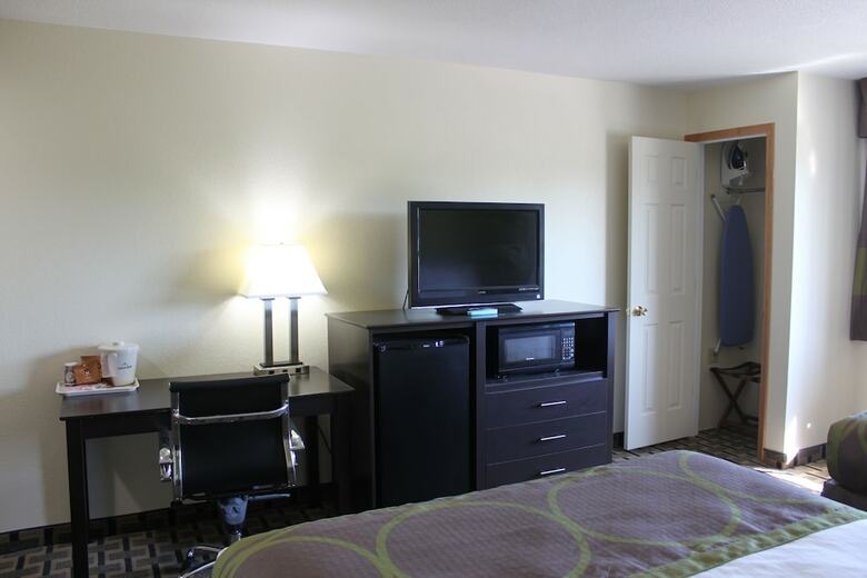 Hotel Americinn By Wyndham West Burlington