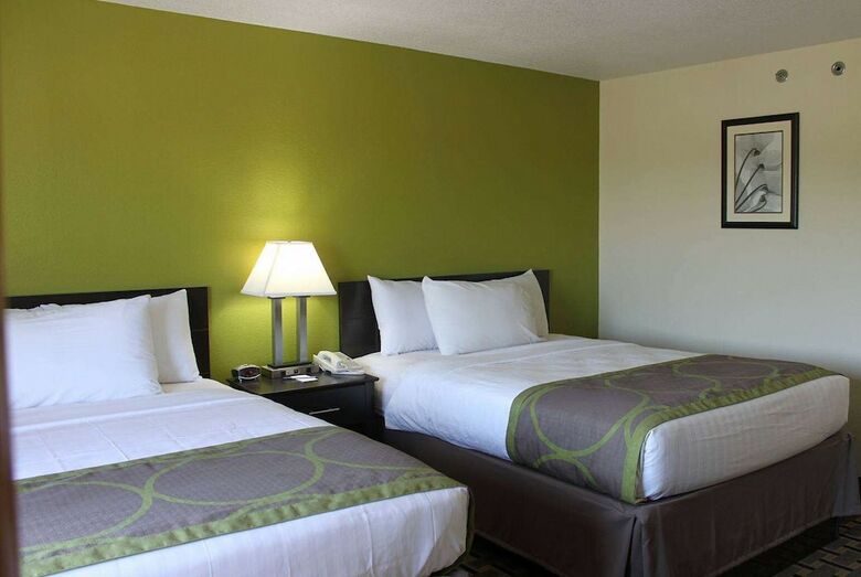 Hotel Americinn By Wyndham West Burlington