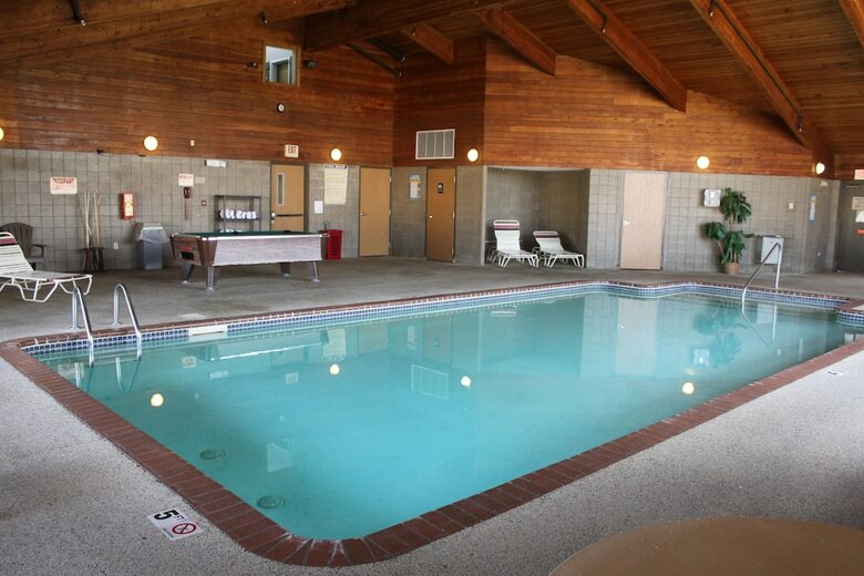Hotel Americinn By Wyndham West Burlington