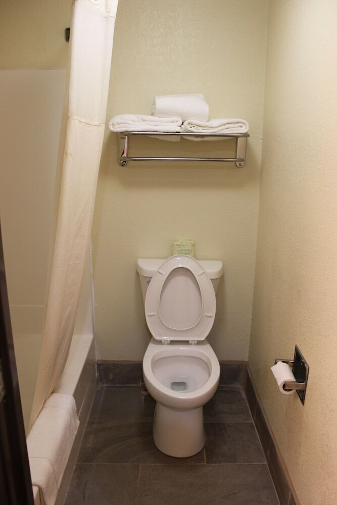 Hotel Americinn By Wyndham West Burlington