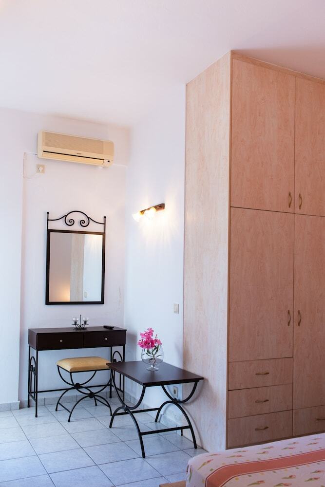 Bed & Breakfast Rooms & Apartments Archontou