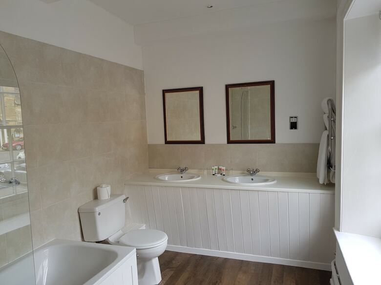 Noel Arms Hotel