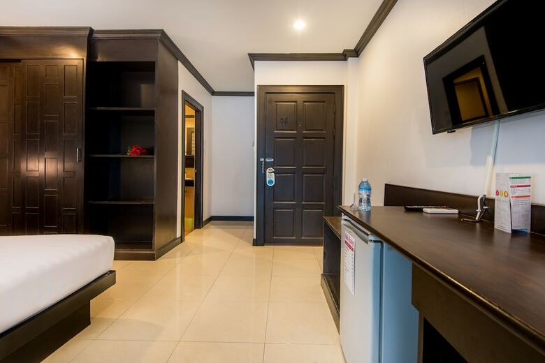 Hallo Patong Hotel & Restaurant