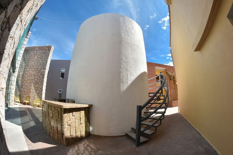 Hotel Valenciana Midway Inn