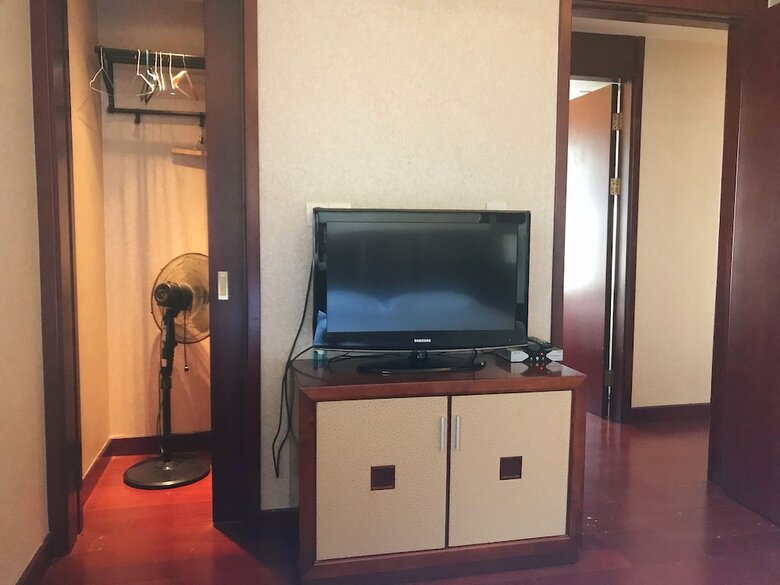 Jing'an Ziyuan Apartment