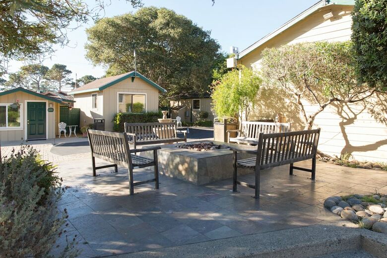 Motel Sea Breeze Inn And Cottages