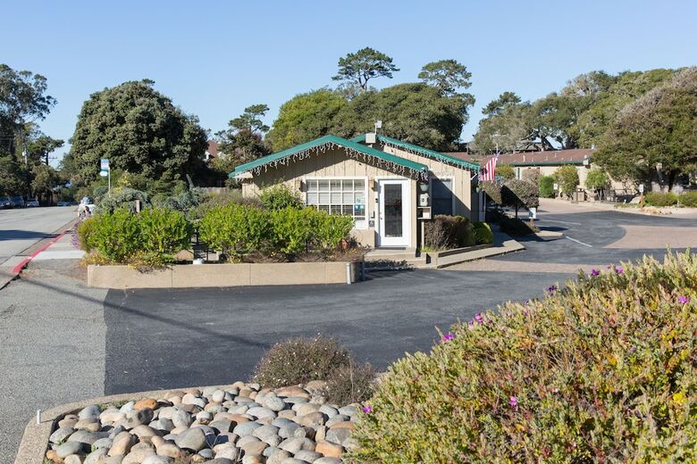 Motel Sea Breeze Inn And Cottages