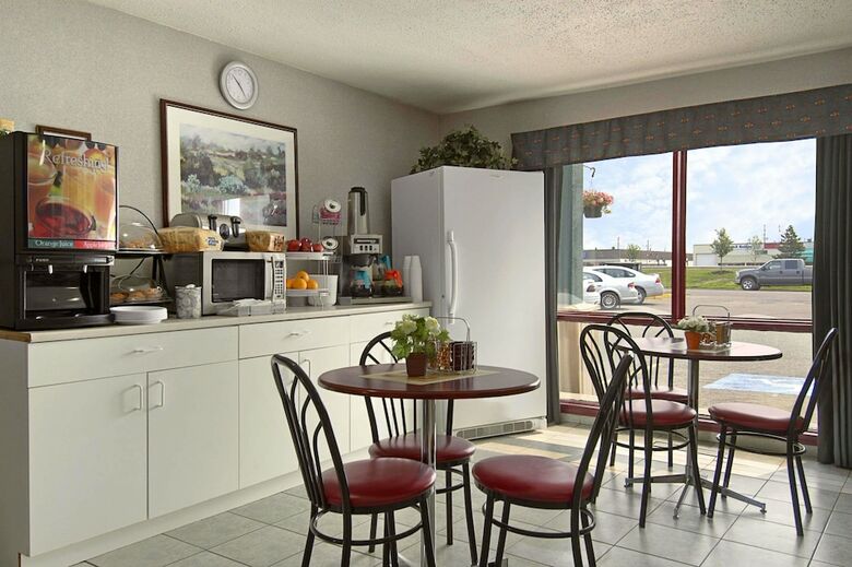 Motel Super 8 By Wyndham Red Deer