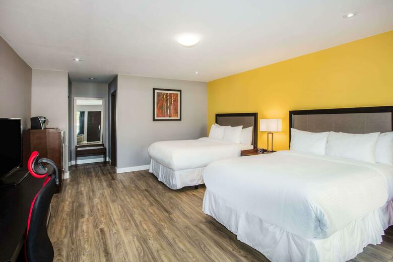 Hotel Ramada By Wyndham Jacksons Point