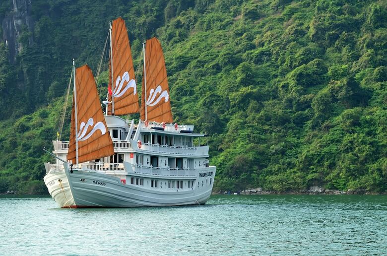 Paradise Luxury Sails Cruise