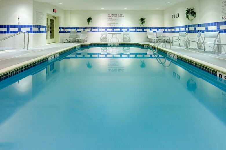 Holiday Inn Express Hotel & Suites Warwick-providence (Arpt)