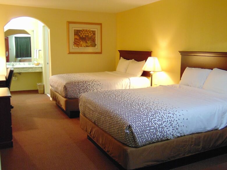 Motel Executive Inn And Suites
