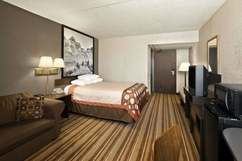 Hotel Super 8 By Wyndham Redfield