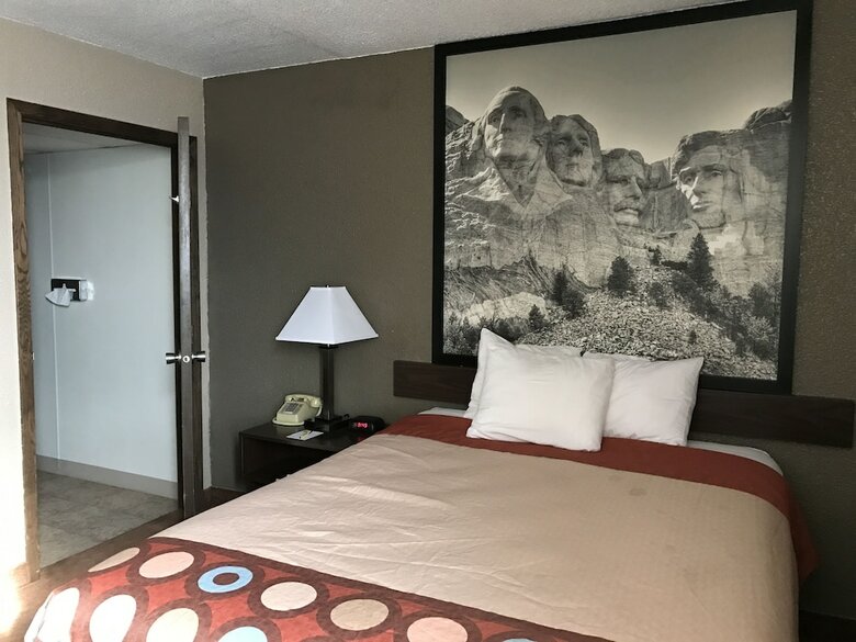 Hotel Super 8 By Wyndham Redfield