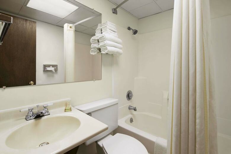 Hotel Super 8 By Wyndham Redfield